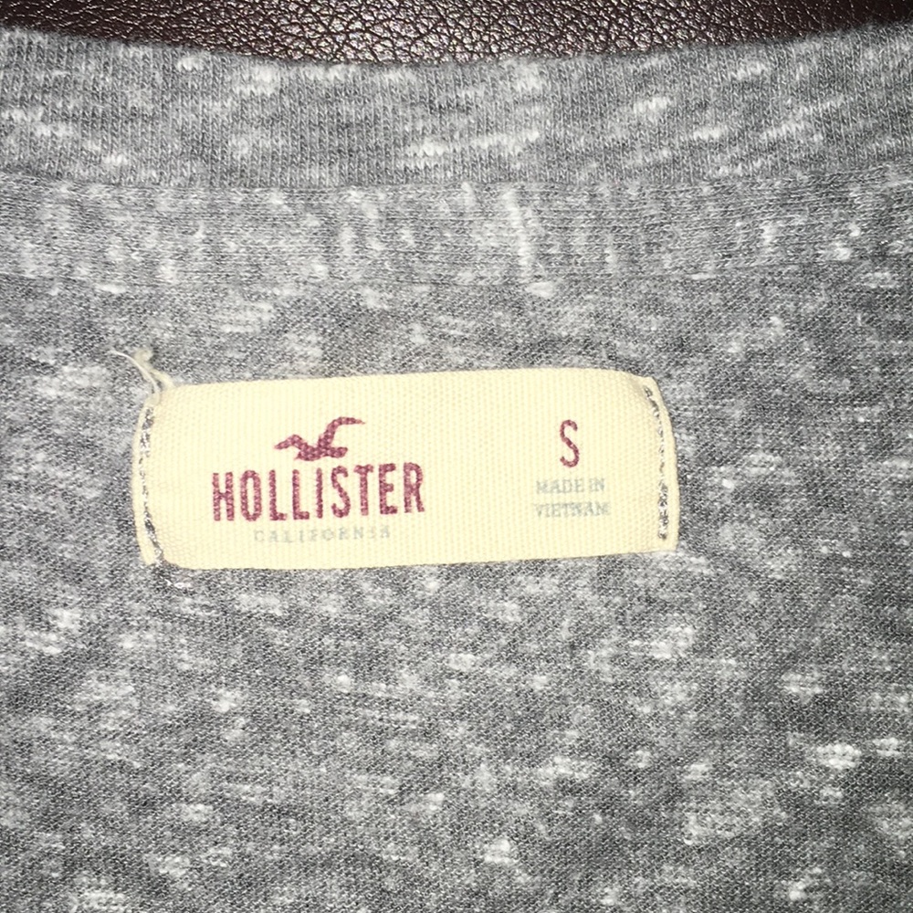 Hollister v-neck tee - Picture 3 of 4